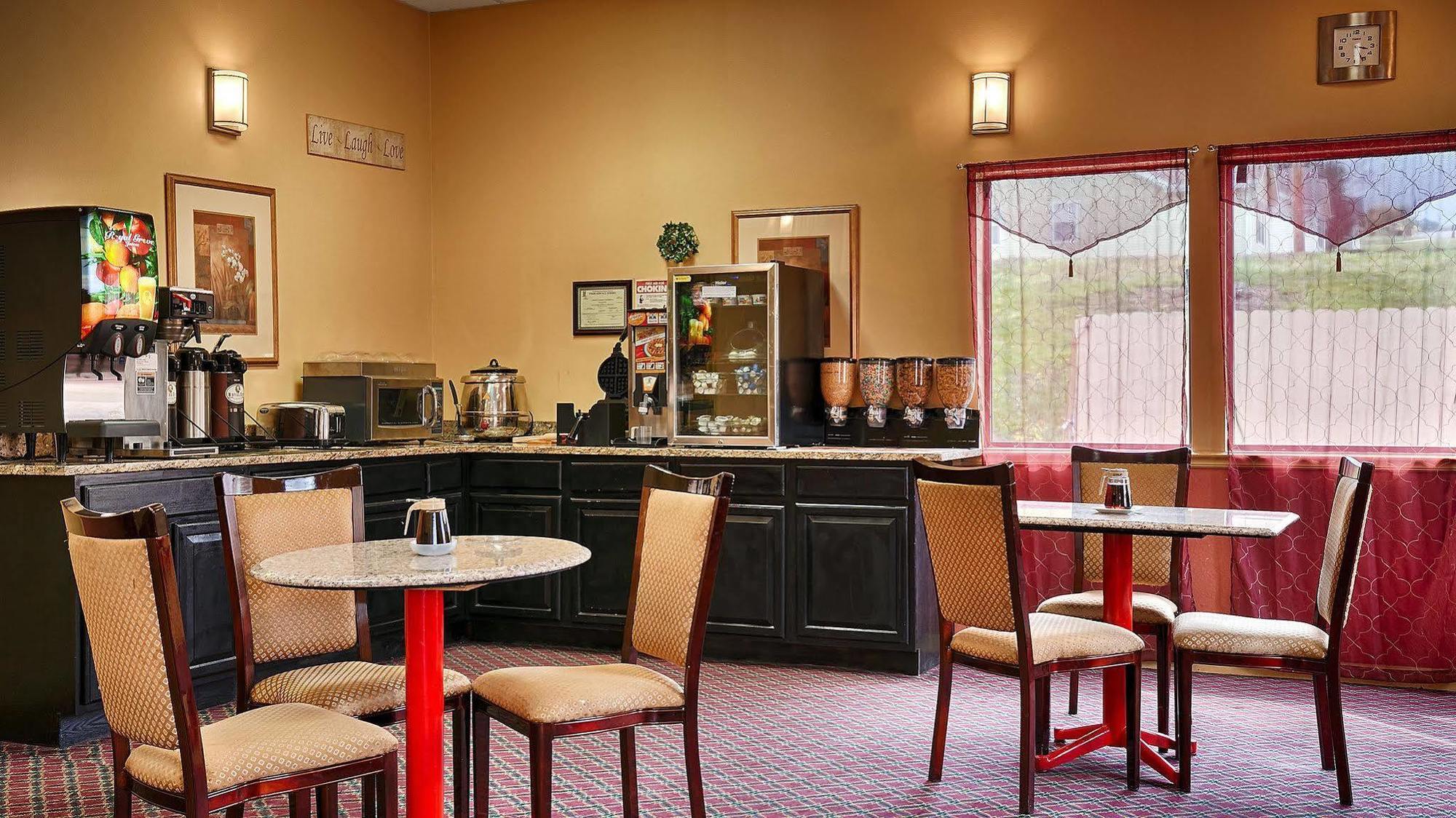 Econo Lodge Inn & Suites Fort Oglethorpe Restaurant photo