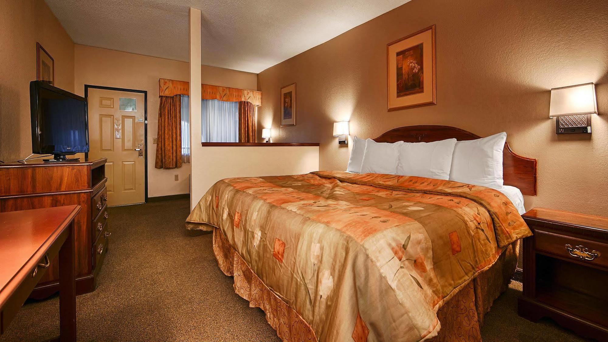 Econo Lodge Inn & Suites Fort Oglethorpe Room photo